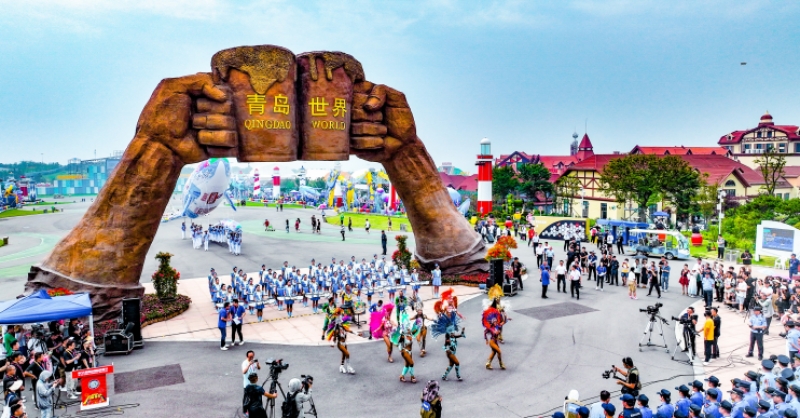 青島西海岸新區金沙灘啤酒城今日開城！